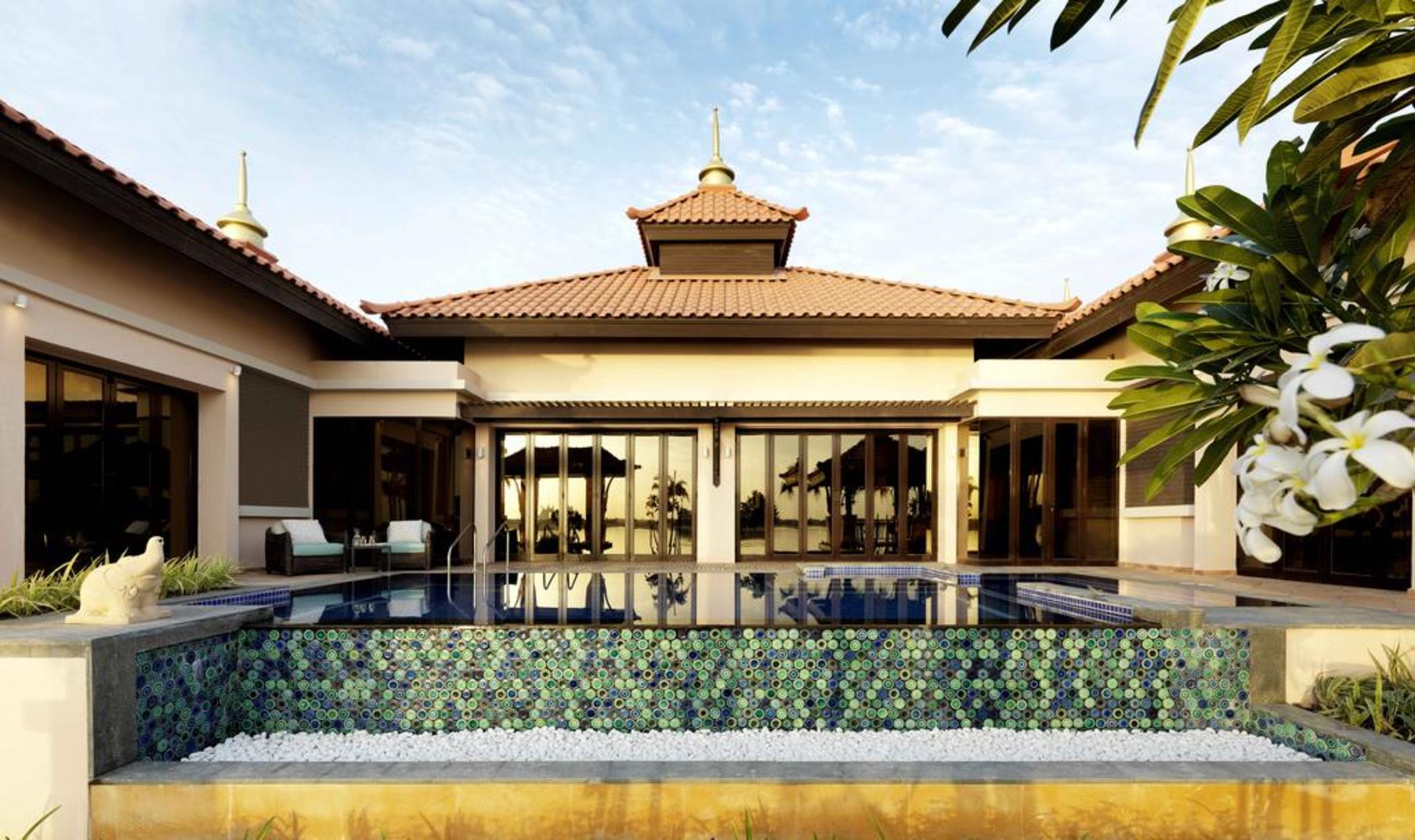 Anantara The Palm Dubai Resort Exterior photo A pool villa at The Village