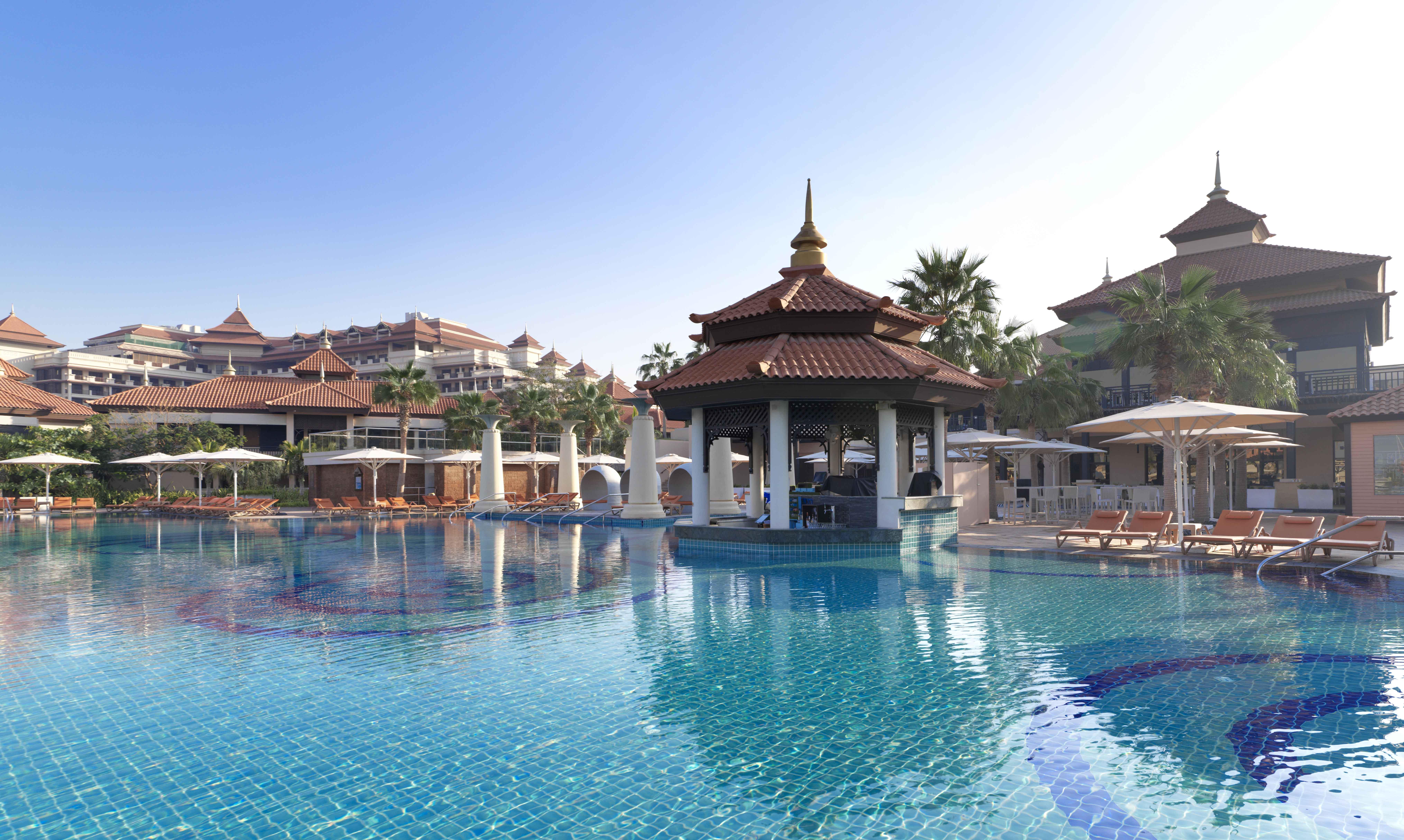 Anantara The Palm Dubai Resort Exterior photo The swimming pool at the resort