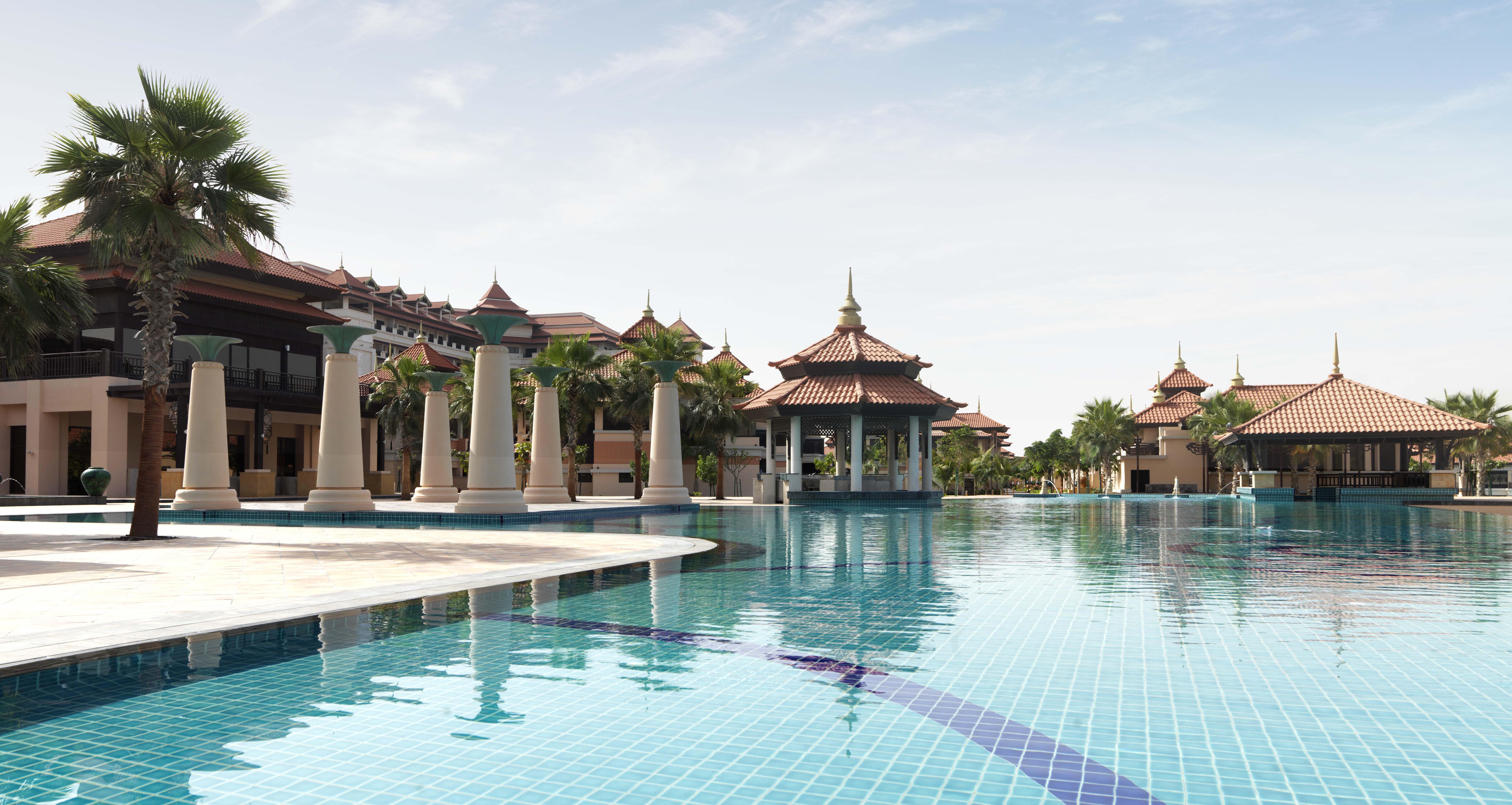 Anantara The Palm Dubai Resort Exterior photo The Royal Thai Pool