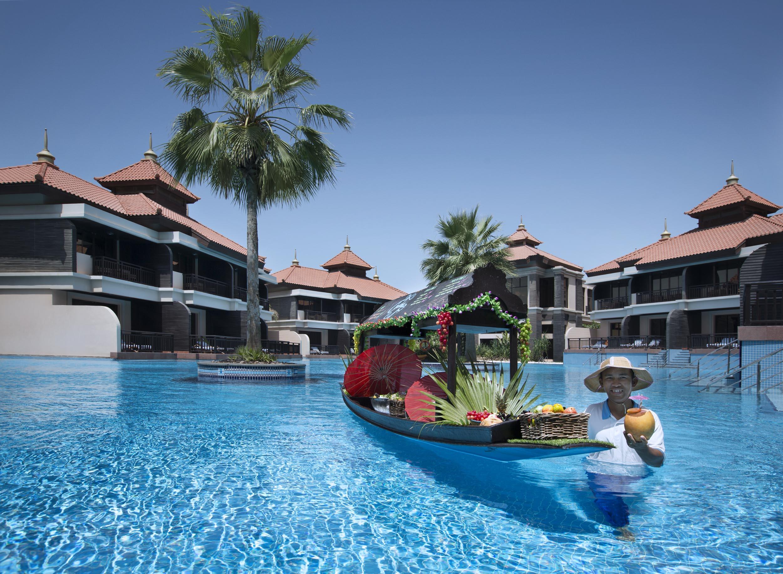 Anantara The Palm Dubai Resort Exterior photo The swimming pool at the resort