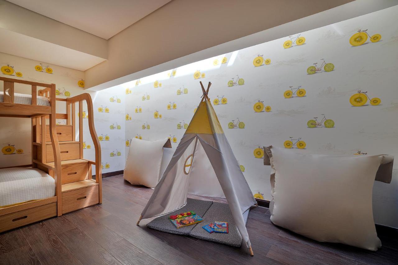 Anantara The Palm Dubai Resort Exterior photo A children's room at the hotel