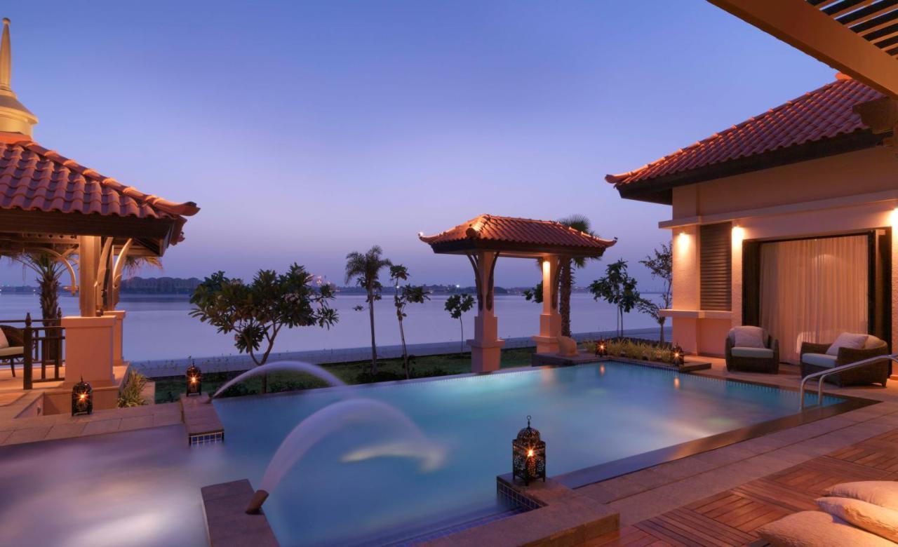 Anantara The Palm Dubai Resort Exterior photo A pool at the Shangri-La Tanjung Rhu Resort, Malaysia