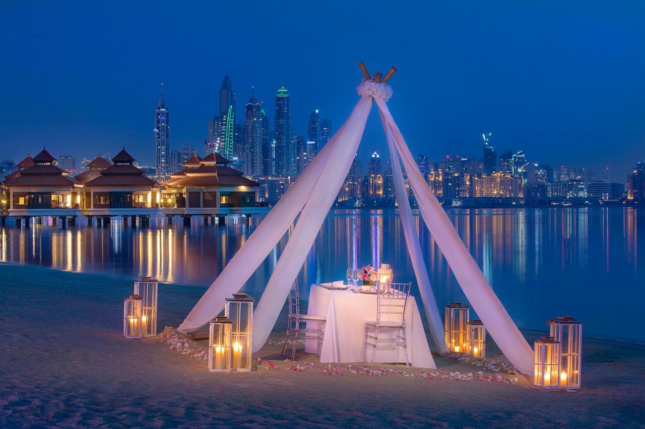 Anantara The Palm Dubai Resort Exterior photo A beachside dining experience at Jumeirah Atlantis, Dubai