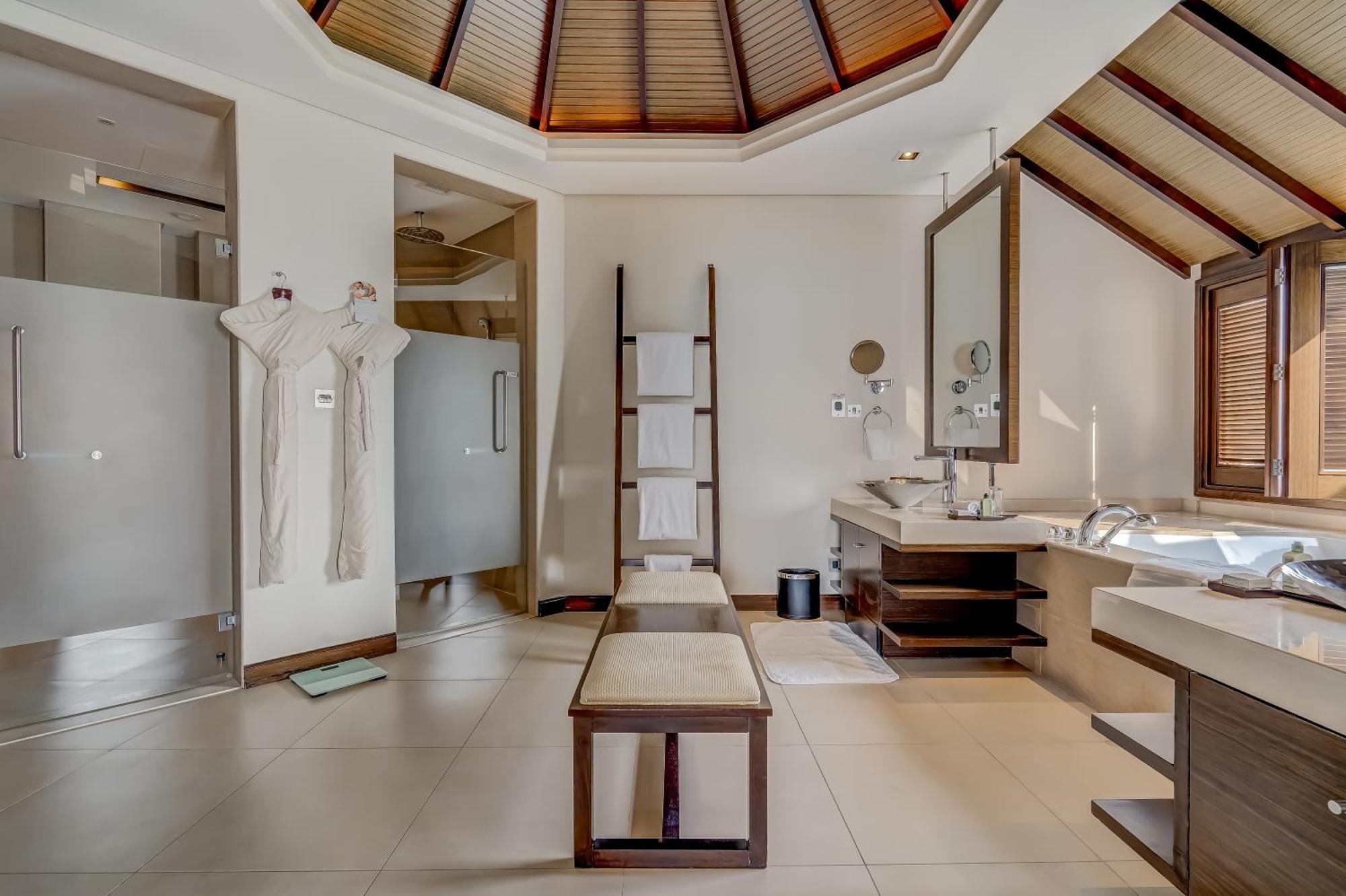 Anantara The Palm Dubai Resort Exterior photo Bathroom of a Beach Villa