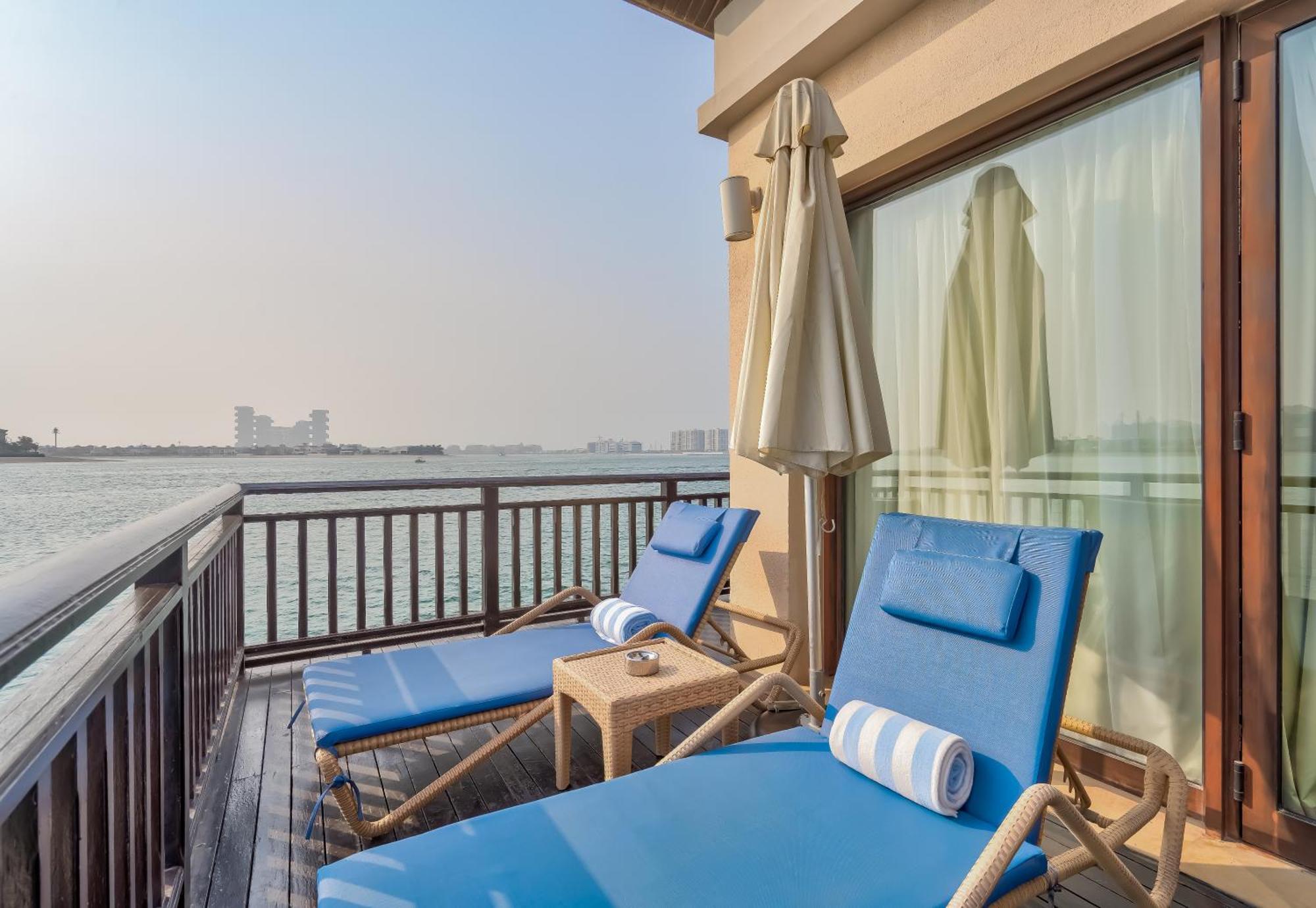 Anantara The Palm Dubai Resort Exterior photo The View